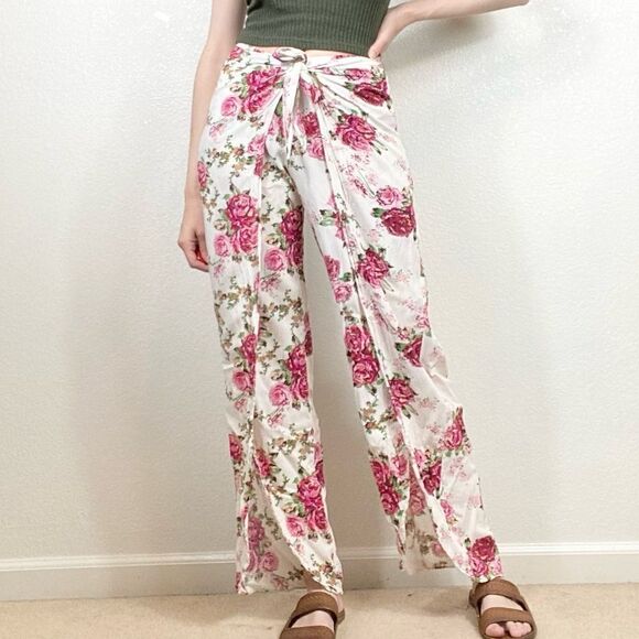 Urban Outfitters Pins & Needles White Floral High Rise Split Tulip Leg Pants - Picture 1 of 9